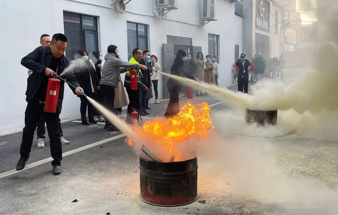 一堂身临其境的安全必修课——绵阳公交集团开展消防安全专题应急演练