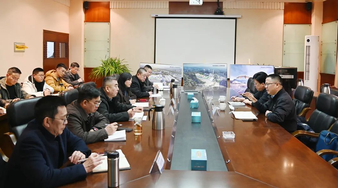 交通先行 共赢未来——市交通运输局局长谭谱调研公交集团