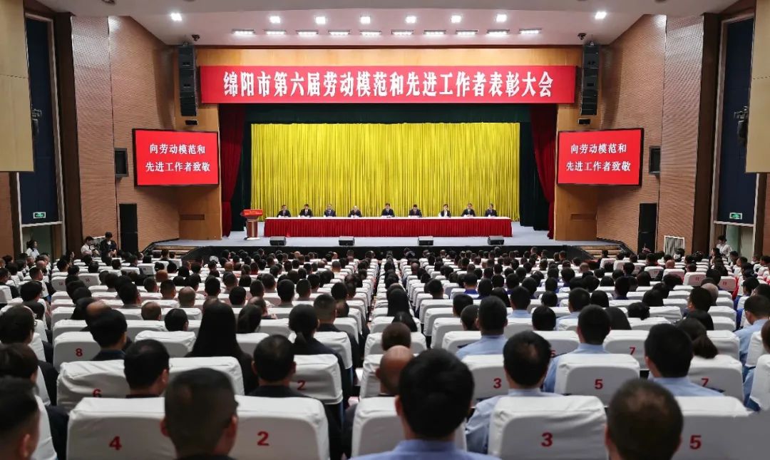 坚守平凡岗位 诠释工匠精神——公交“病车良医”张德永被评为市劳模